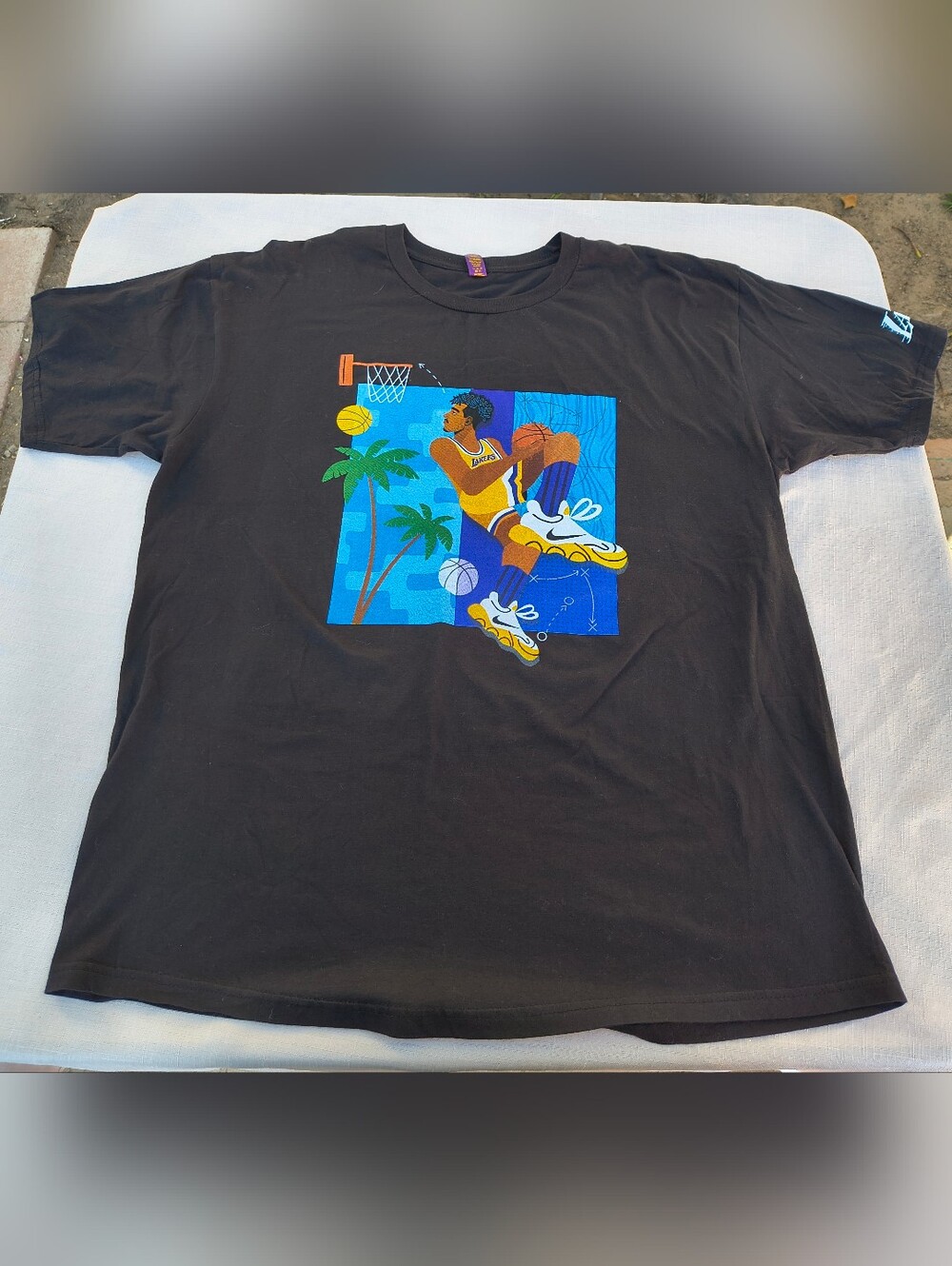 Los Angeles Lakers Game T-Shirt Giveaway - Into the Paint Size XL